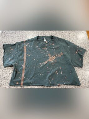Pebby Forevee cropped bleached tee